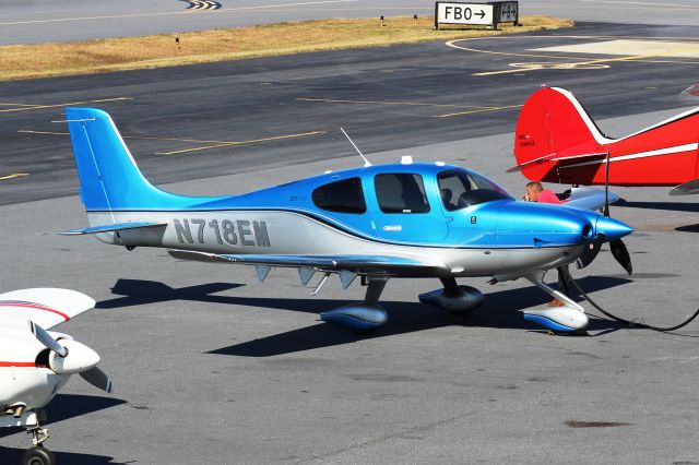 Cirrus SR-22 (N718EM)