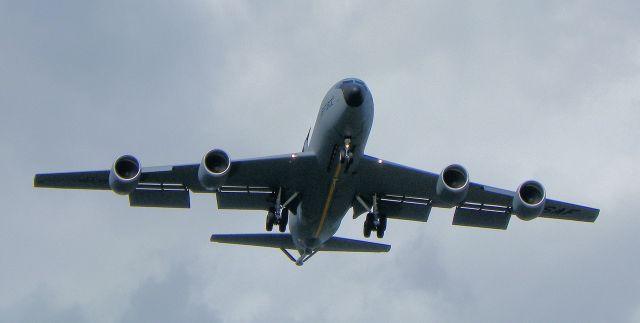 — — - Nice shot of wing slats n flaps.