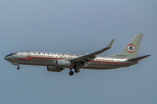 Boeing 737-700 (N905NN)