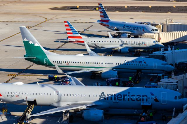 Boeing 737-800 (N916NN) - American Airlines 737-800 in Reno Air retro livery parked at PHX on 10/22/22. Taken with a Canon 850D and Tamron 70-200 G2 lens.