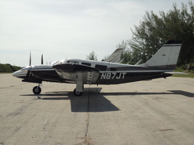 Piper Seneca (N87JT)