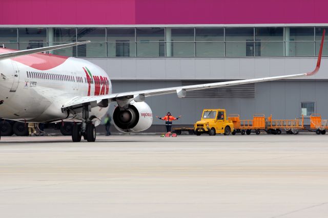 Boeing 737-700 (HL8030) - The first flight of T-way airline in Vladivostok