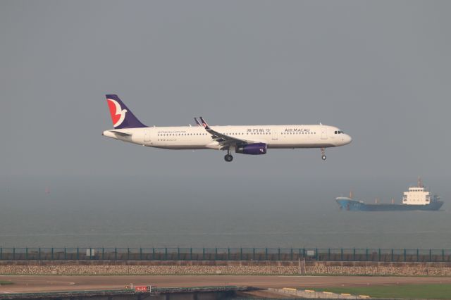 Airbus A321 (B-MCE)