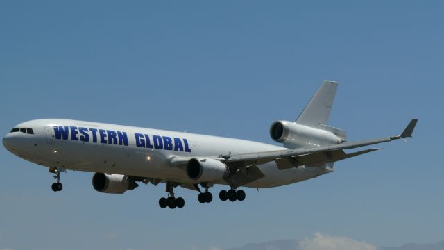 Boeing MD-11 (N581JN) - FOTO TOMADA POR SPOTTER JULIO VILLARROEL.br /AEROPUERTO ARTURO MERINO BENITEZ SANTIAGO DE CHILE.