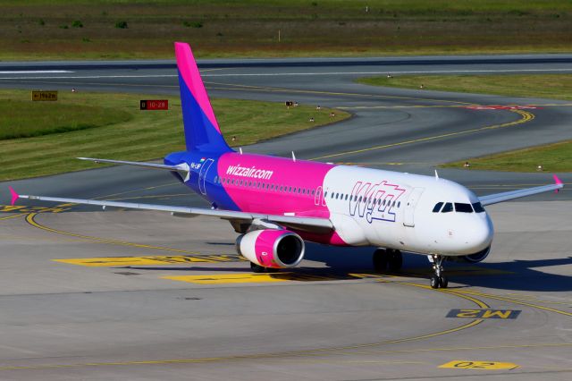 Airbus A320 (HA-LWP)
