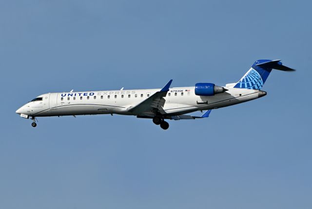 Canadair Regional Jet CRJ-700 (N793SK)