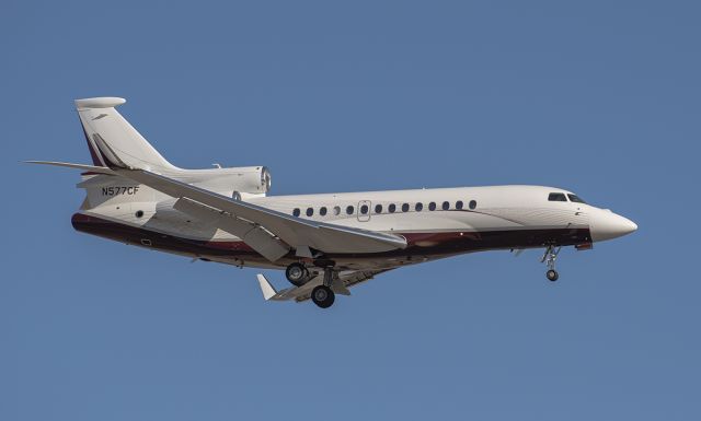 Dassault Falcon 7X (N577CF) - Runway 20R arrival @KDPA.