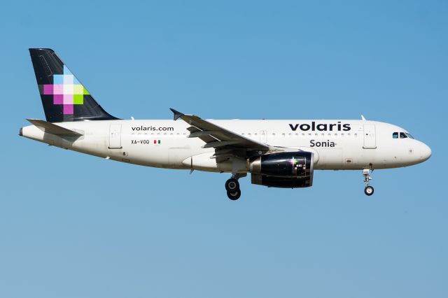 Airbus A319 (XA-VOQ) - 08/01/2015 Volaris XA-VOQ A319 Sonia KDFW