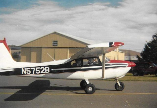 Cessna Skylane (N5752B) - Tanken at the Rohnerville Airport circa 1992