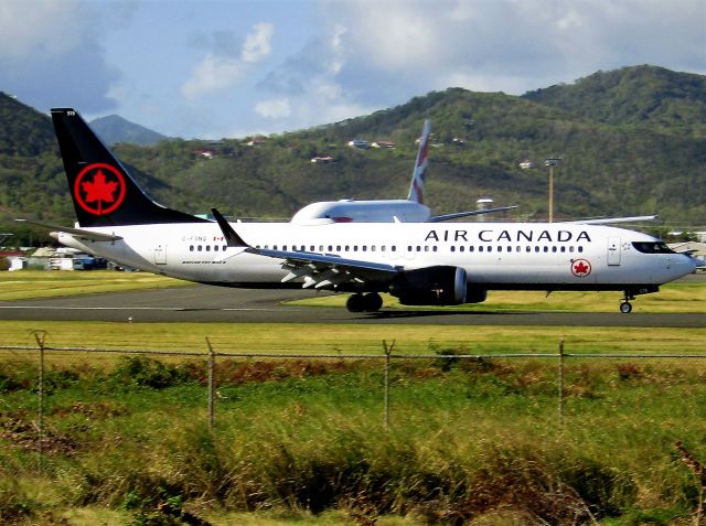 Boeing 737 MAX 8 (C-FSNQ)