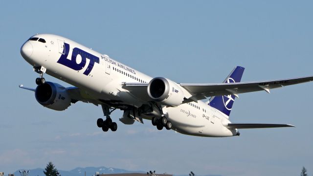 Boeing 787-9 Dreamliner (SP-LSE) - LOT9787 on rotation from Rwy 34L to begin a delivery flight to WAW on 4.30.19. (ln 843 / cn 62173).