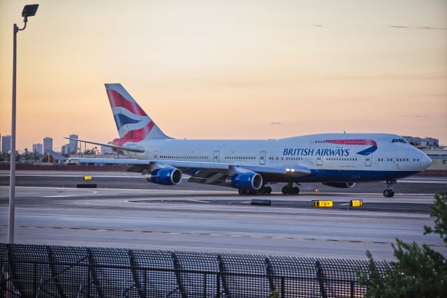 Boeing 747-400 (G-CIVN)