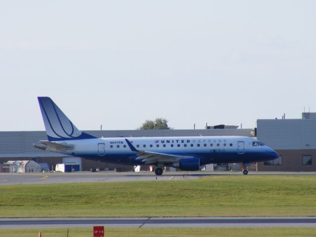 Embraer 170/175 (N647RW)