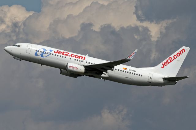 Boeing 737-800 (EC-IDT) - Leased from Air Europa, EXS35a departs for Spanish sun in Palma.