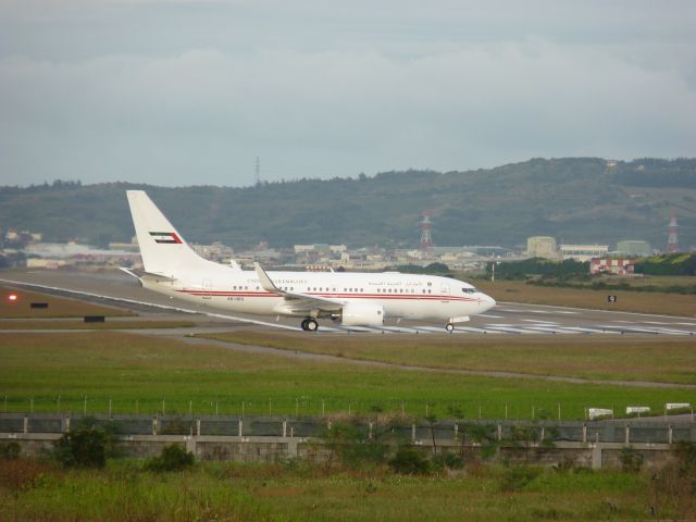 Boeing 737-700 —