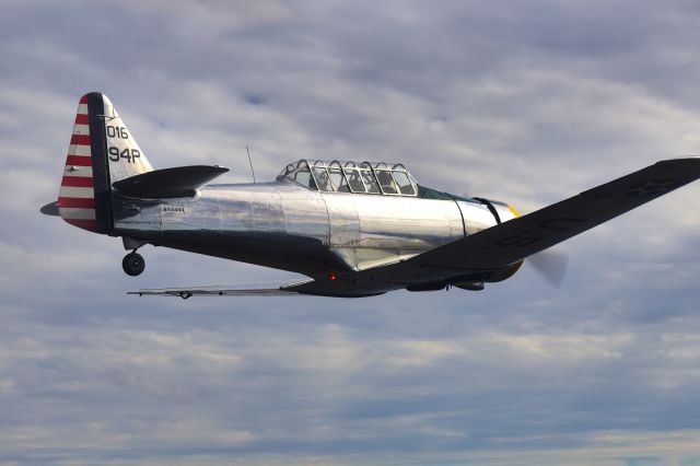 North American T-6 Texan (N94444) - Formation