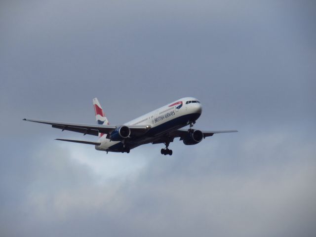 BOEING 767-300 (G-BZHC) - On Final Approach to London Heathrow