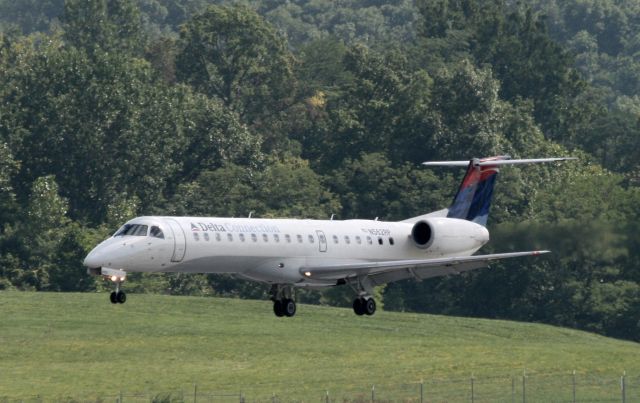 Embraer ERJ-135 (N562RP)