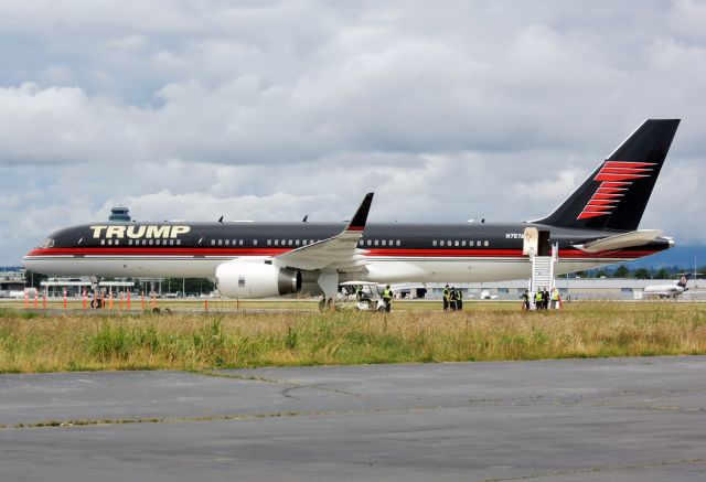 Boeing 757-200 (N757AF)