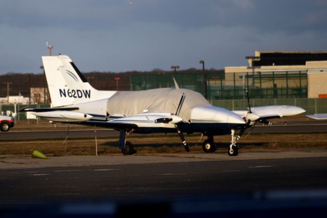 Cessna 421 (N62DW) - 29-Dec-09.