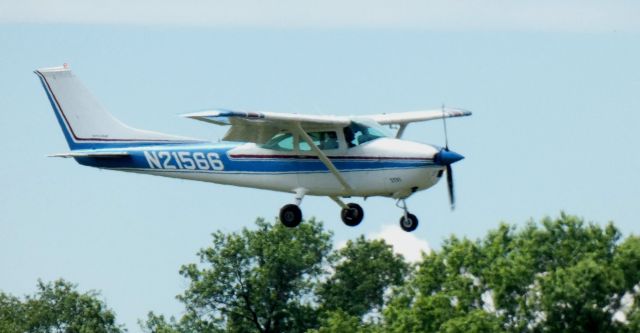 Cessna Skylane (N21566) - On final is this 1973 Cessna Skylane 182P in the Summer of 2020.