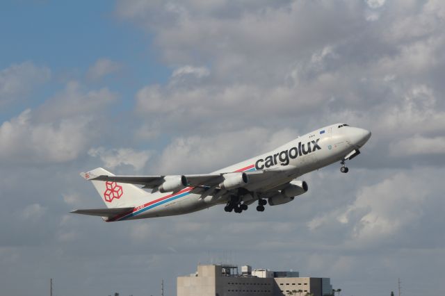 Boeing 747-400 (LX-OCV) - 121013 City of Diffendage from Rwy 8R