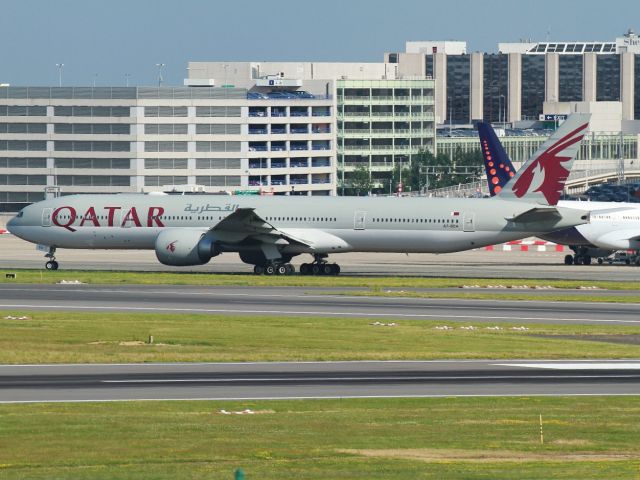 BOEING 777-300 (A7-BEH)