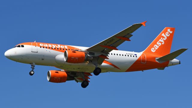 Airbus A319 (G-EZDT)