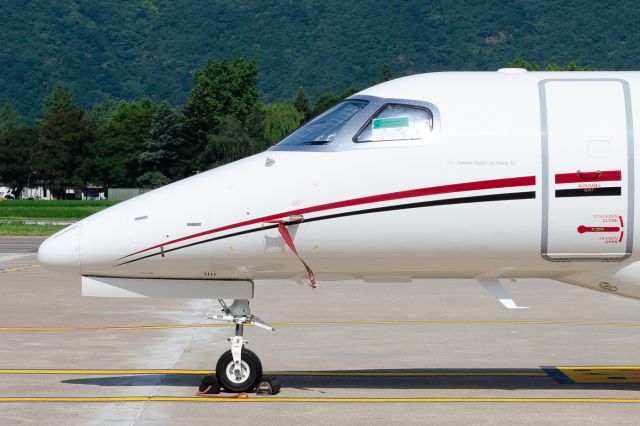 Embraer Phenom 300 (D-CBBS)