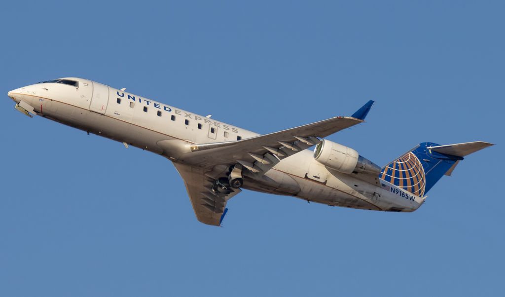 Canadair Regional Jet CRJ-200 (N916SW)