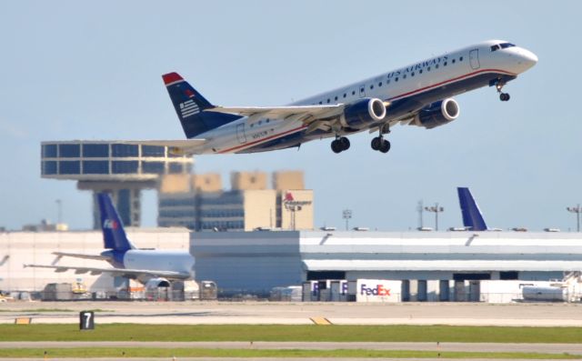 Embraer ERJ-190 (N961UW)