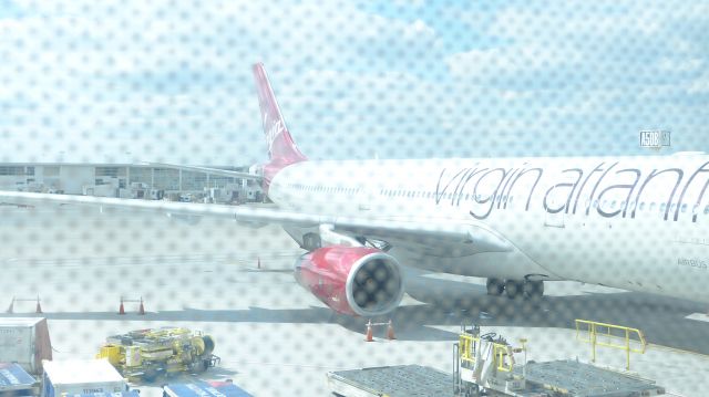 Airbus A330-300 (G-VLUV)