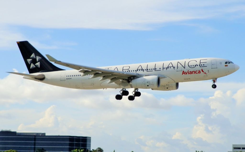 Airbus A330-200 (N342AV)