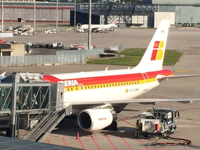 Airbus A319 (EC-KMD) - Boarding
