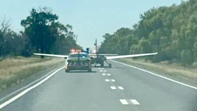 Cirrus SR-22 (VH-DCB) - Mitchel Highway landing