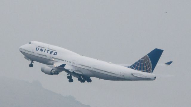— — - N128UA departs on its final flight to Victorville for storage
