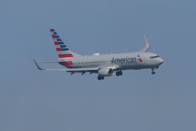 Boeing 737-700 (N877NN)