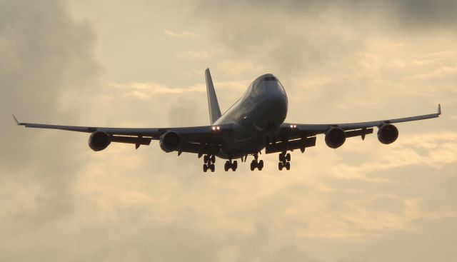 Boeing 747-400 (N401KZ)