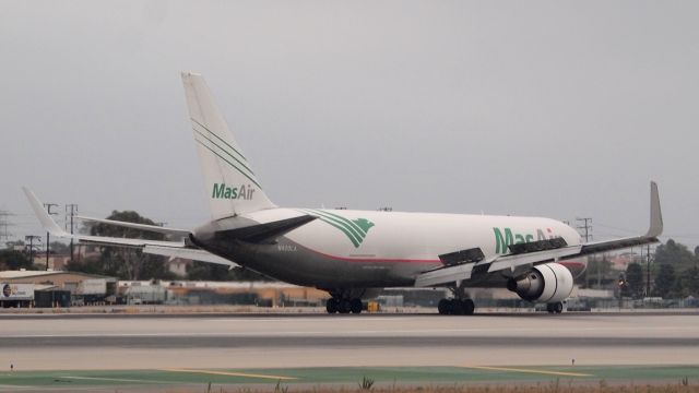BOEING 767-300 (N420LA)