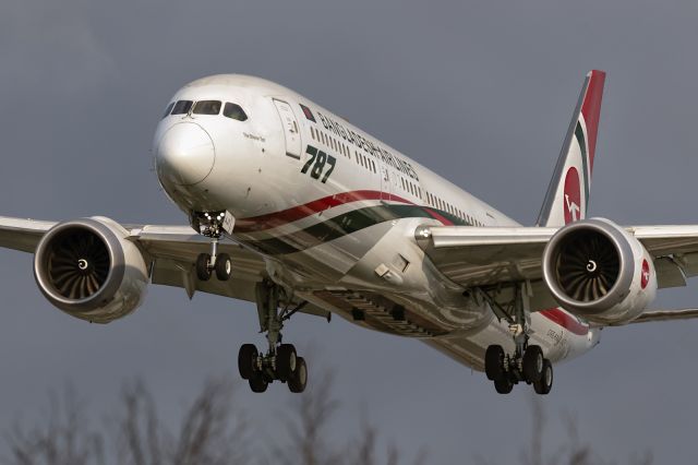 Boeing 787-9 Dreamliner (S2-AJY) - 20th March, 2022: 'Shonar Tori' gliding over Myrtle Avenue for touch down on runway 27L. 