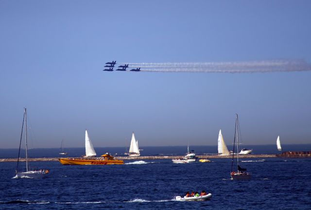 McDonnell Douglas FA-18 Hornet — - US Navy Blue Angels flying over Lake Michigan, Aug 2010