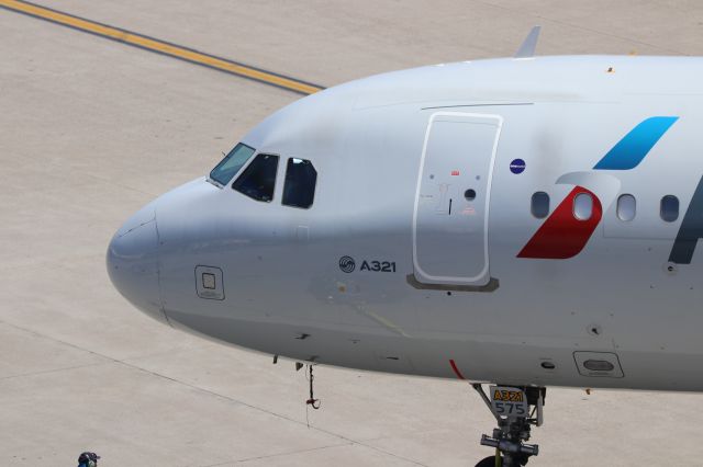 Airbus A321 (N575UW)