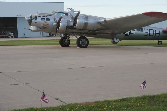 — — - EAAs B-17 Aluminum Overcast at Appleton, WI Outagamie County Airport 2011