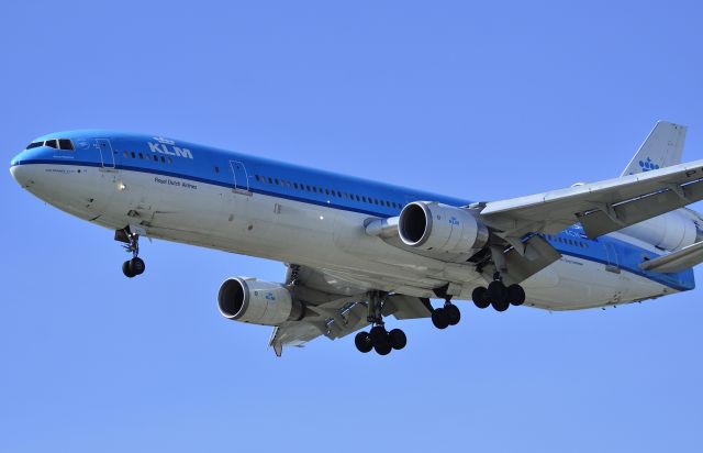 Boeing MD-11 —