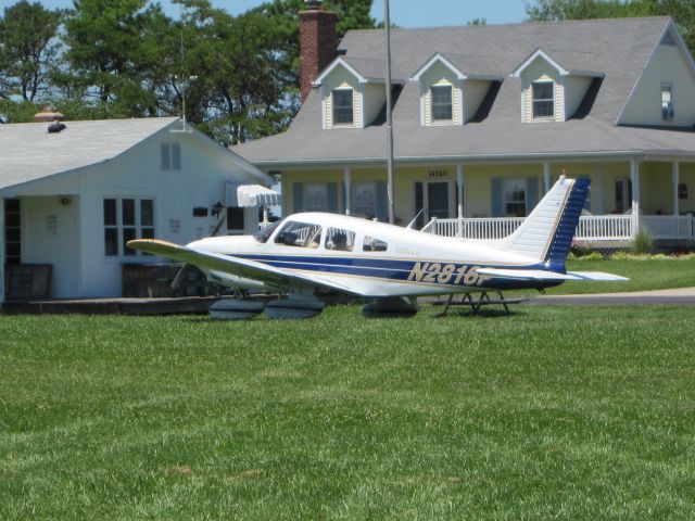 Piper Cherokee (N2816P)