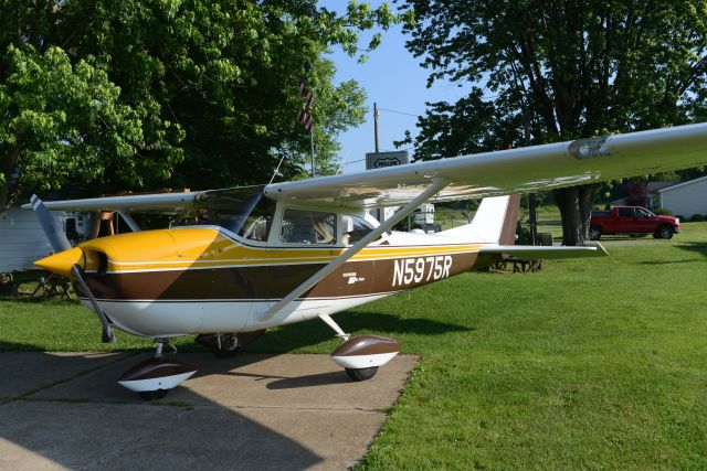 Cessna Skyhawk (N5975R) - Ready for another flight to breakfast