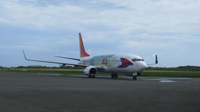 Boeing 737-700 (C-GRKB)