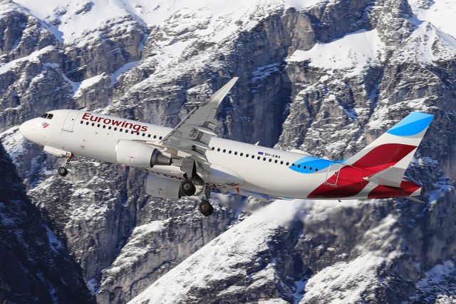 Airbus A320 (9H-EWA)