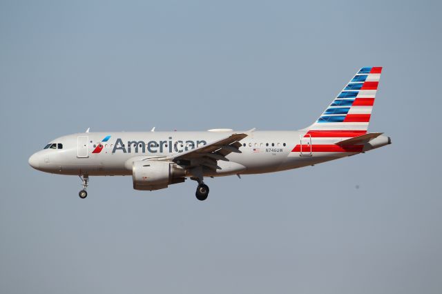 Airbus A319 (N746UW)