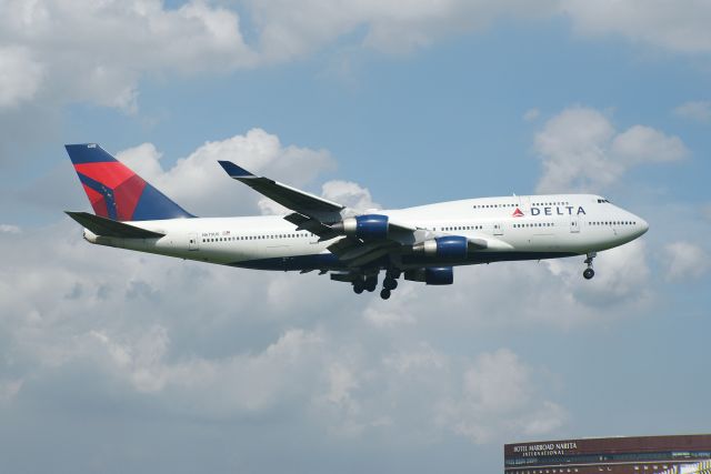 Boeing 747-400 (N670US)